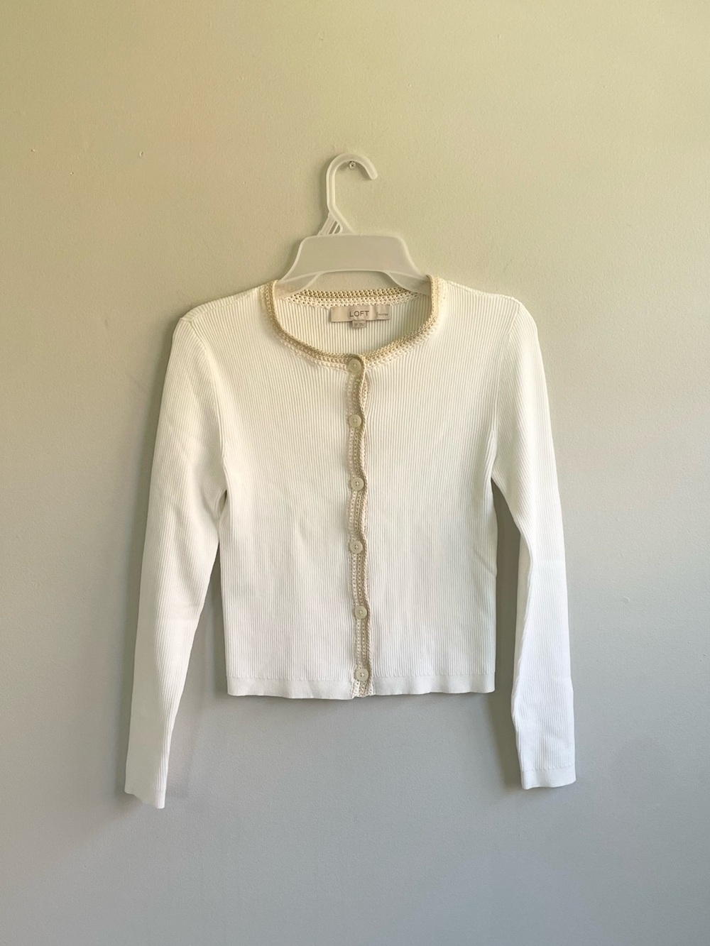 LOFT LONG SLEEVE WHITE CARDIGAN CREAM EMBROIDERED TAN TRIM BUTTON FRONT PETITE